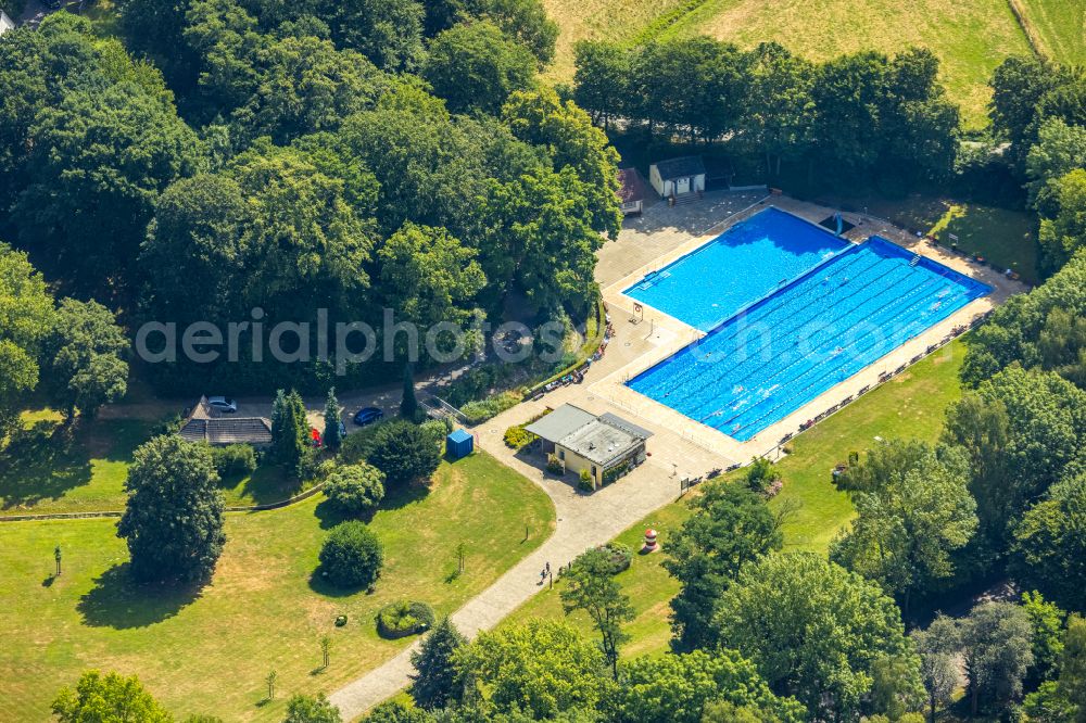 Aerial photograph Dortmund - Swimming pool of the Freibad Wellinghofen on street Hopmanns Muehlenweg in the district Wellinghofen in Dortmund at Ruhrgebiet in the state North Rhine-Westphalia, Germany