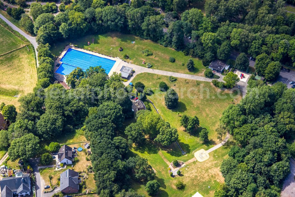 Dortmund from above - Swimming pool of the Freibad Wellinghofen on street Hopmanns Muehlenweg in the district Wellinghofen in Dortmund at Ruhrgebiet in the state North Rhine-Westphalia, Germany