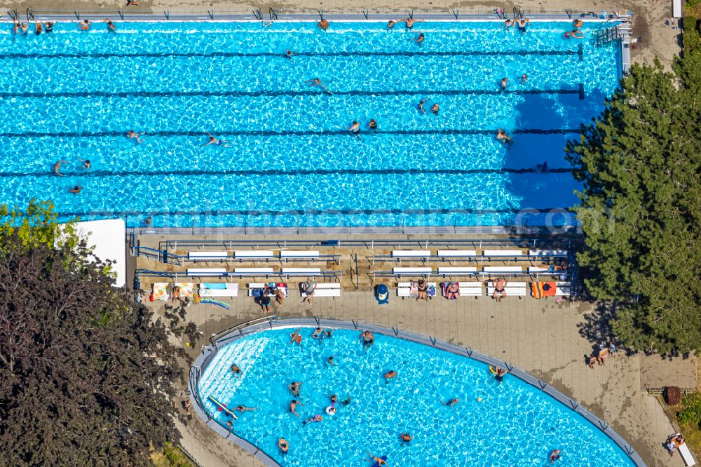 Aerial image Hattingen - Swimming pool of the Freibad Welper on street Wilhelmstrasse in Hattingen at Ruhrgebiet in the state North Rhine-Westphalia, Germany