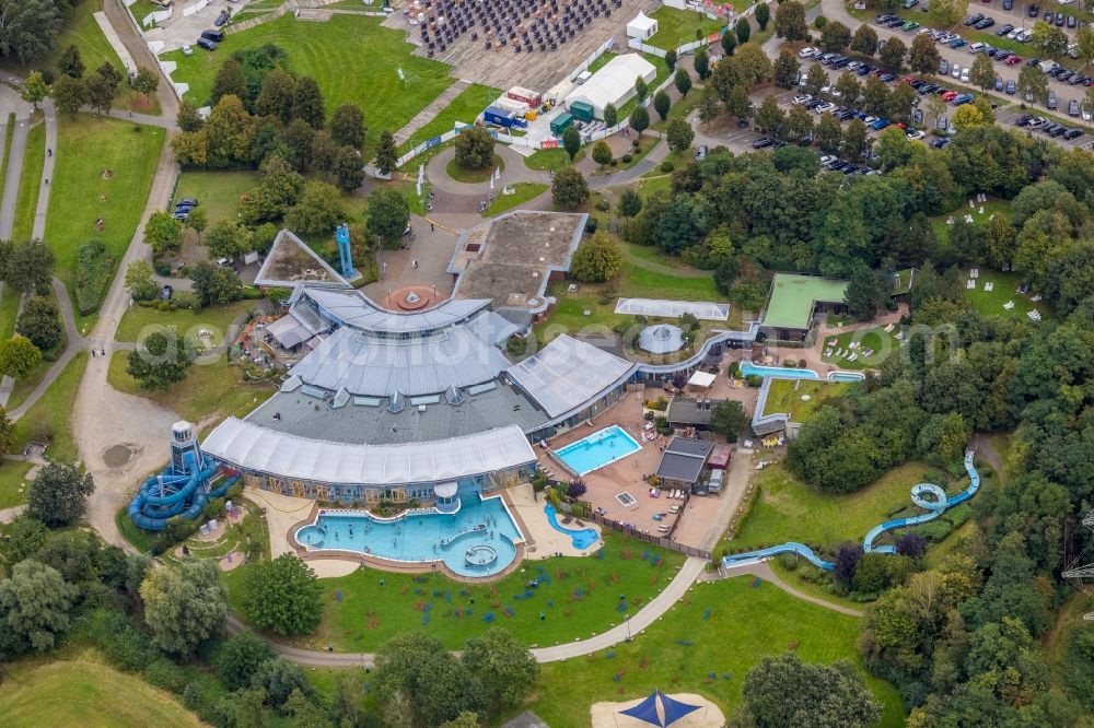 Aerial photograph Witten - Swimming pool of the Freizeitbad Heveney in Witten at Ruhrgebiet in the state North Rhine-Westphalia, Germany