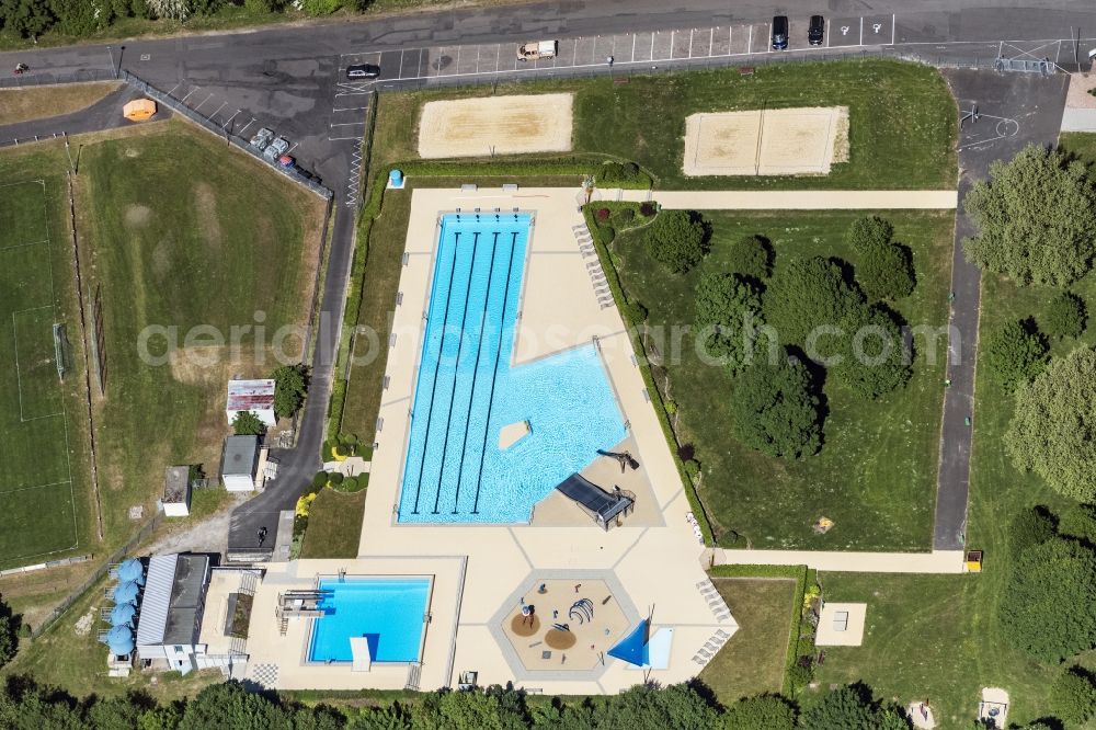 Gemünden am Main from the bird's eye view: Swimming pool of the Gemuenden in Gemuenden am Main in the state Bavaria, Germany