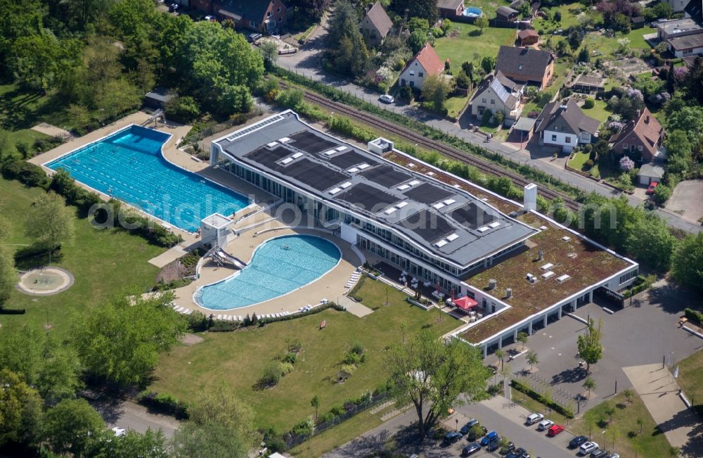 Gifhorn from the bird's eye view: Swimming pool of the in Gifhorn in the state Lower Saxony, Germany