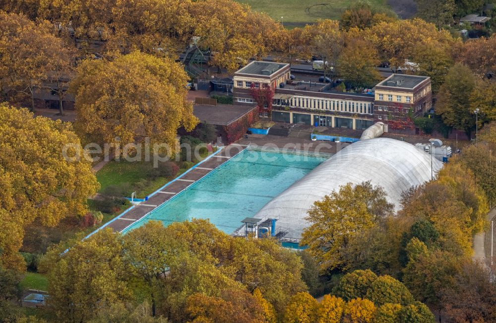 Aerial photograph Gladbeck - Swimming pool in the Schuetzenstrasse on street Schuetzenstrasse in Gladbeck at Ruhrgebiet in the state North Rhine-Westphalia