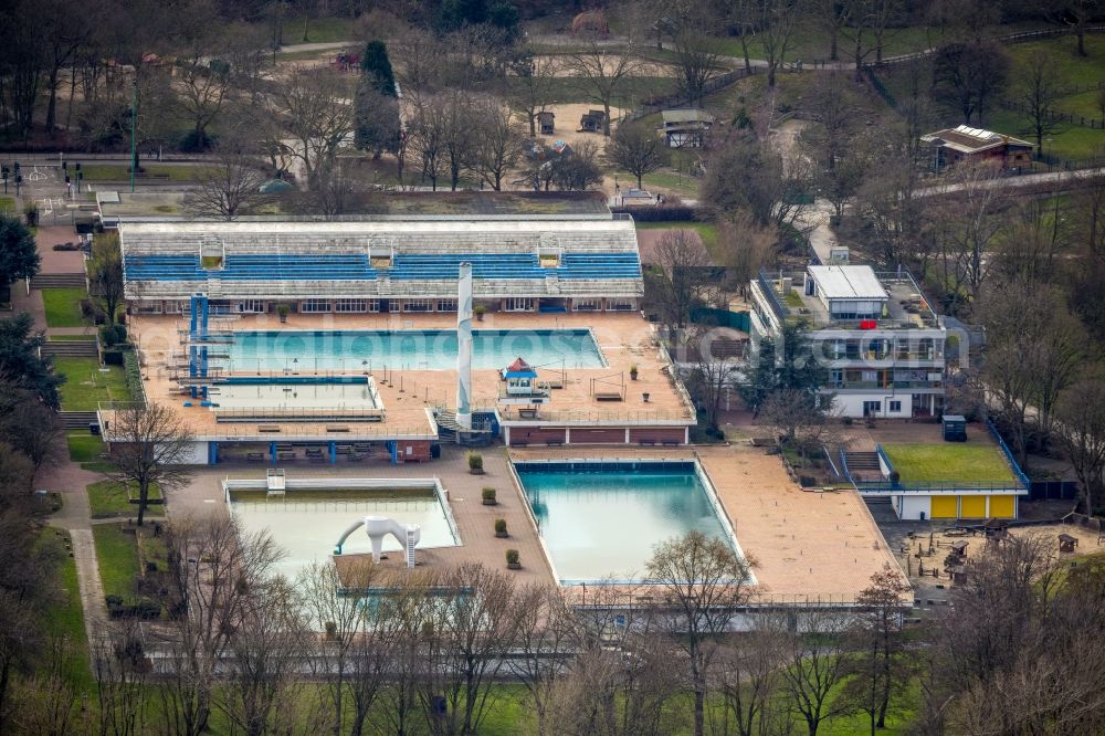 Essen from the bird's eye view: Swimming pool of the Grugabad outdoor pool on Norbertstrasse in the Ruettenscheid district of Essen in the Ruhr area in the state of North Rhine-Westphalia