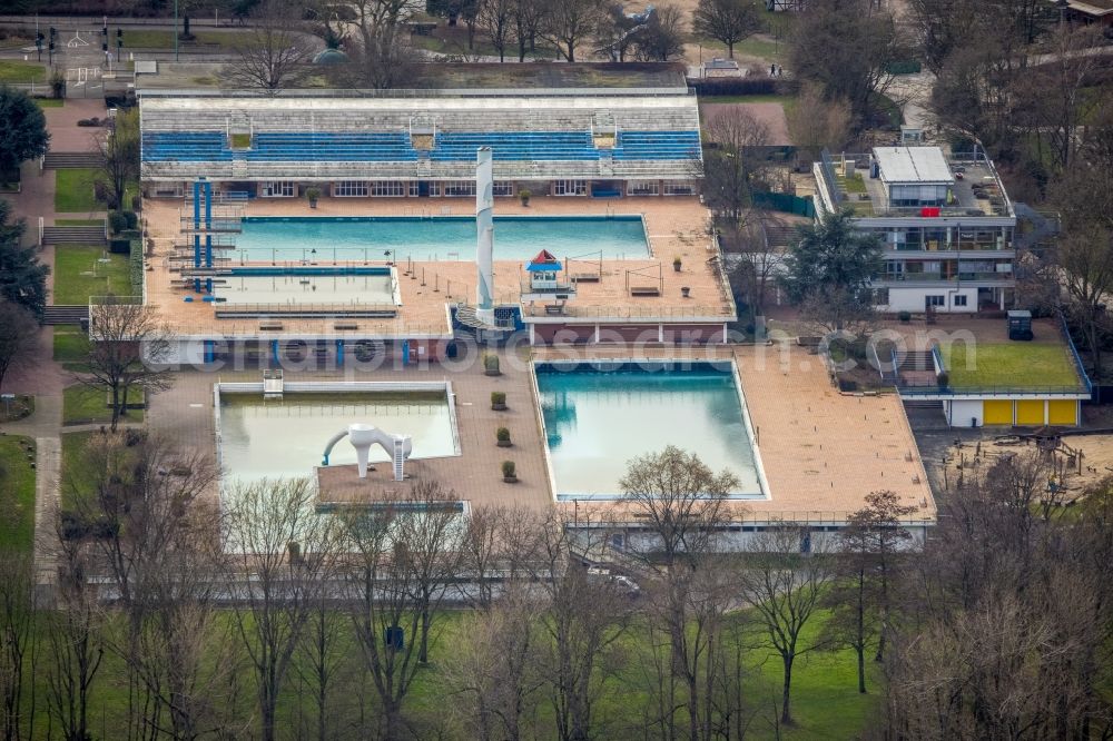 Essen from the bird's eye view: Swimming pool of the Grugabad outdoor pool on Norbertstrasse in the Ruettenscheid district of Essen in the Ruhr area in the state of North Rhine-Westphalia