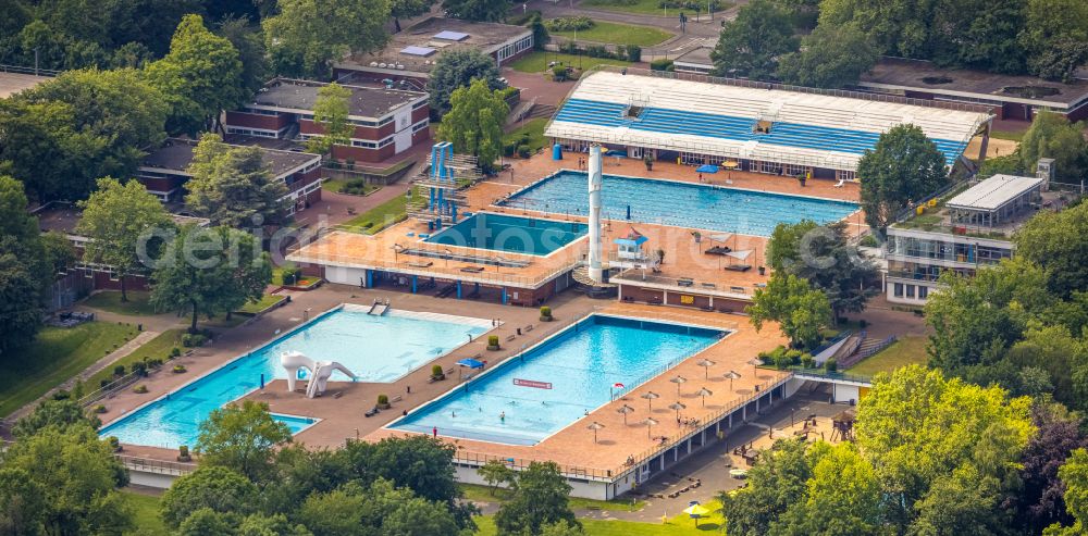 Essen from above - Swimming pool of the Grugabad in Essen in the state North Rhine-Westphalia