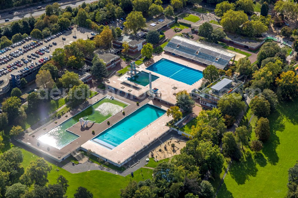 Aerial photograph Essen - Swimming pool of the Grugabad outdoor pool on Norbertstrasse in the Ruettenscheid district of Essen in the Ruhr area in the state of North Rhine-Westphalia