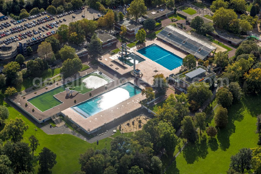 Essen from the bird's eye view: Swimming pool of the Grugabad outdoor pool on Norbertstrasse in the Ruettenscheid district of Essen in the Ruhr area in the state of North Rhine-Westphalia