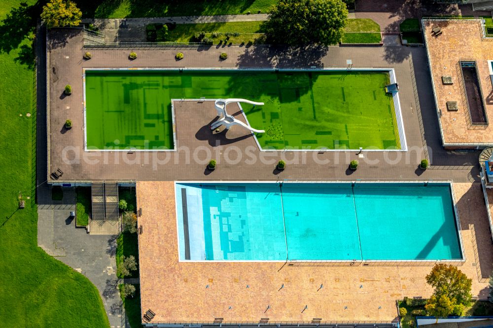 Aerial image Essen - swimming pool of the Grugabad in Essen in the state North Rhine-Westphalia