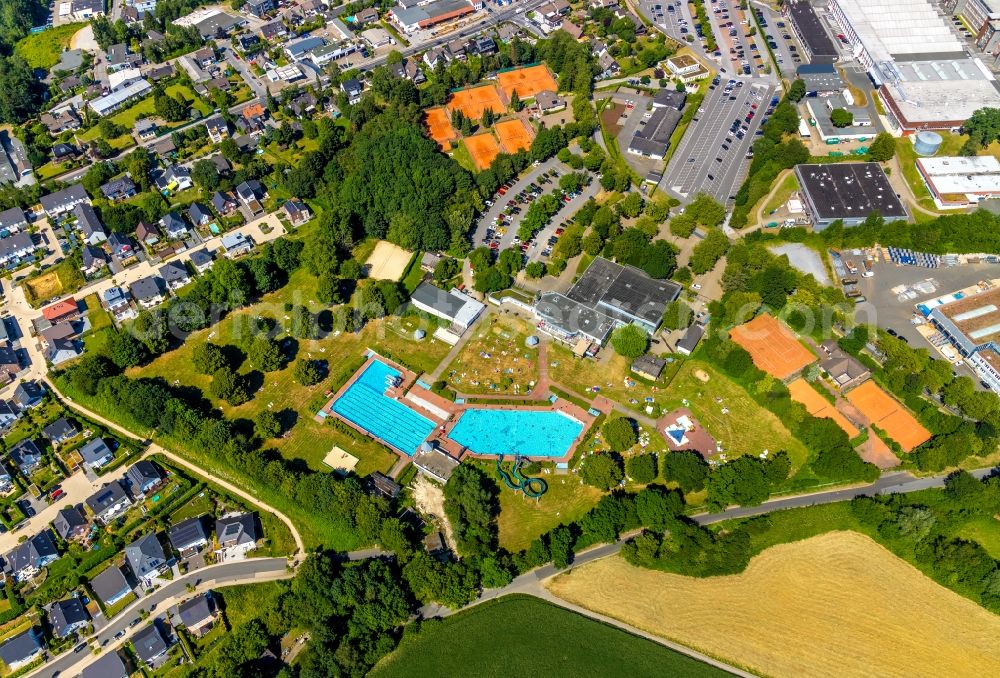 Aerial image Heiligenhaus - Swimming pool of the HeljensBad Selbecker in Heiligenhaus in the state North Rhine-Westphalia