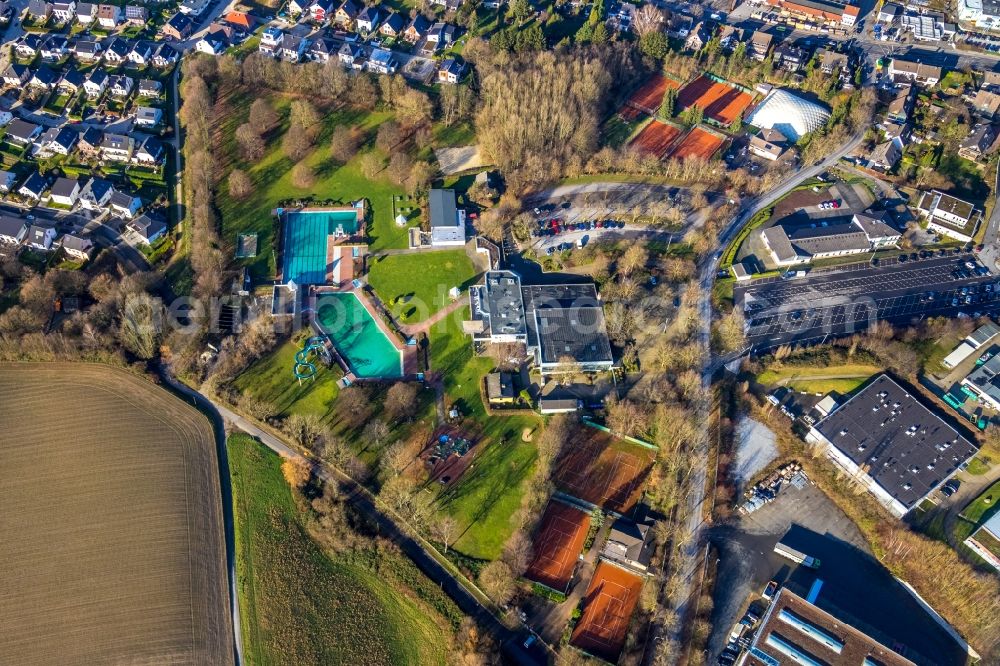 Aerial image Heiligenhaus - Swimming pool of the HeljensBad Selbecker in Heiligenhaus in the state North Rhine-Westphalia