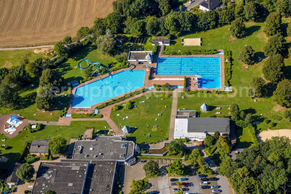 Heiligenhaus from the bird's eye view: Swimming pool of the HeljensBad Selbecker in Heiligenhaus in the state North Rhine-Westphalia