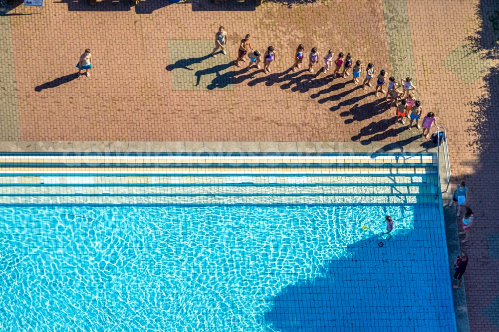 Aerial image Heiligenhaus - Swimming pool of the HeljensBad Selbecker in Heiligenhaus in the state North Rhine-Westphalia