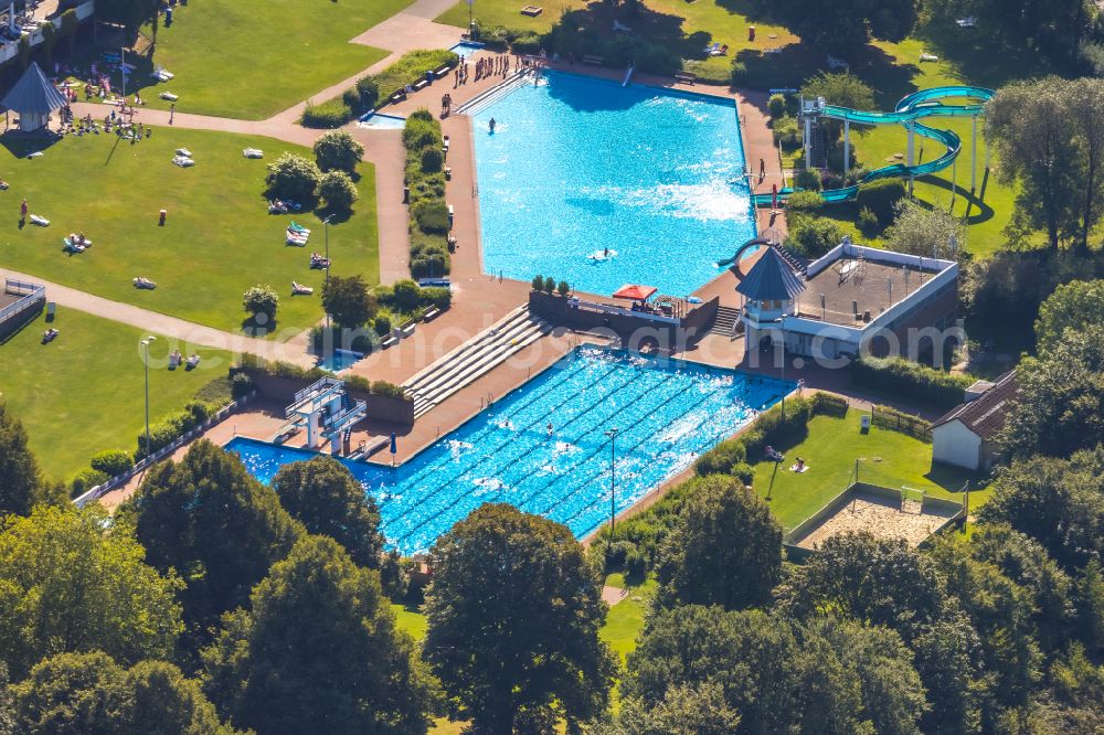 Heiligenhaus from above - Swimming pool of the HeljensBad Selbecker in Heiligenhaus in the state North Rhine-Westphalia