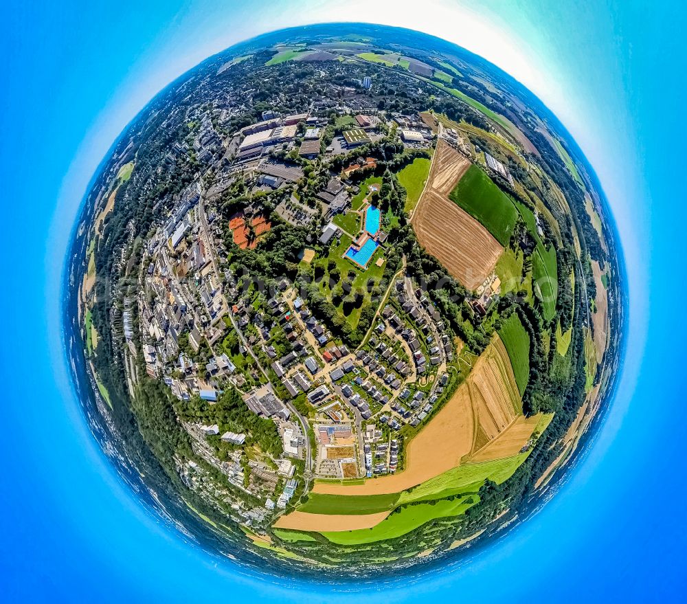 Heiligenhaus from the bird's eye view: Swimming pool of the HeljensBad Selbecker in Heiligenhaus in the state North Rhine-Westphalia