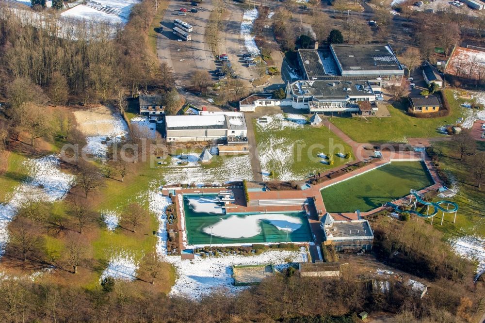 Heiligenhaus from the bird's eye view: Swimming pool of the HeljensBad Selbecker in Heiligenhaus in the state North Rhine-Westphalia