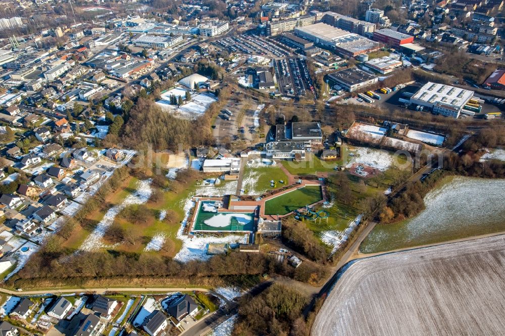 Aerial image Heiligenhaus - Swimming pool of the HeljensBad Selbecker in Heiligenhaus in the state North Rhine-Westphalia