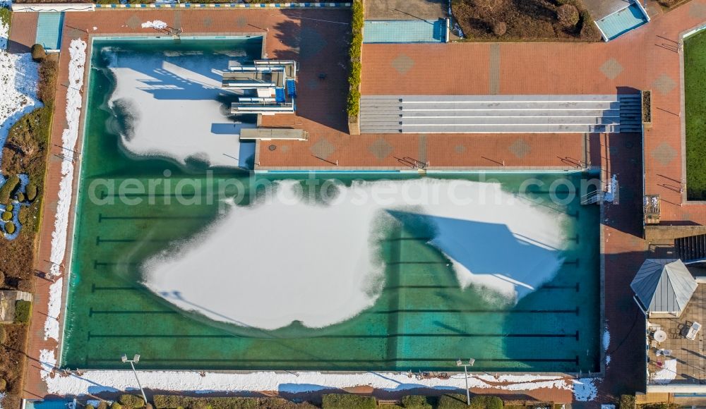 Heiligenhaus from above - Swimming pool of the HeljensBad Selbecker in Heiligenhaus in the state North Rhine-Westphalia