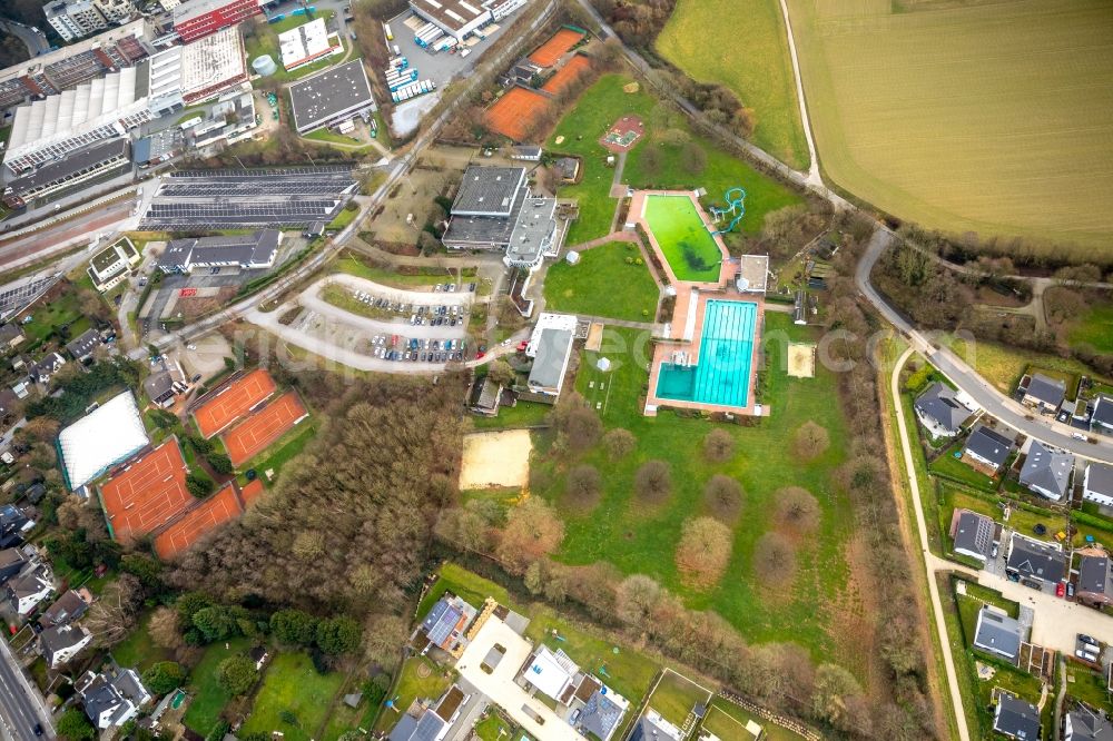 Heiligenhaus from above - Swimming pool of the HeljensBad Selbecker in Heiligenhaus in the state North Rhine-Westphalia