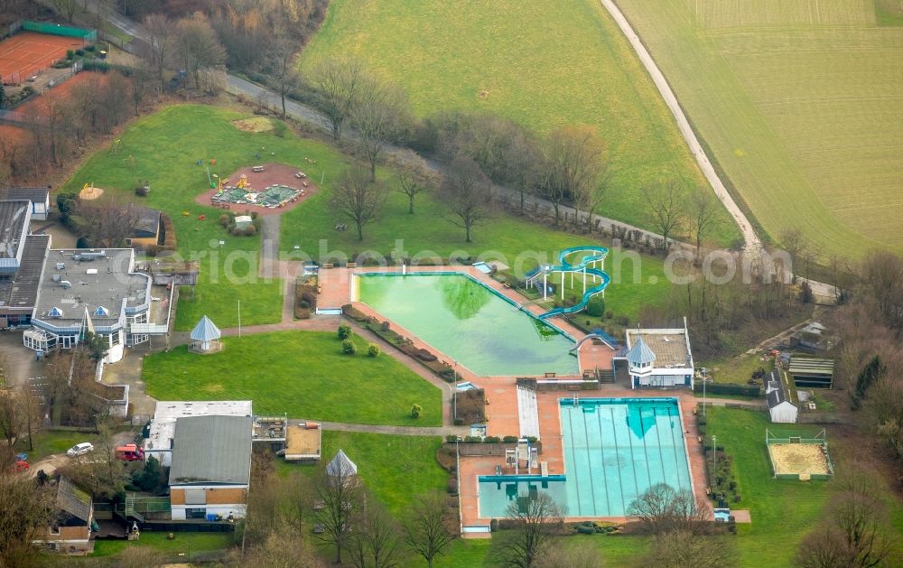 Heiligenhaus from the bird's eye view: Swimming pool of the HeljensBad Selbecker in Heiligenhaus in the state North Rhine-Westphalia