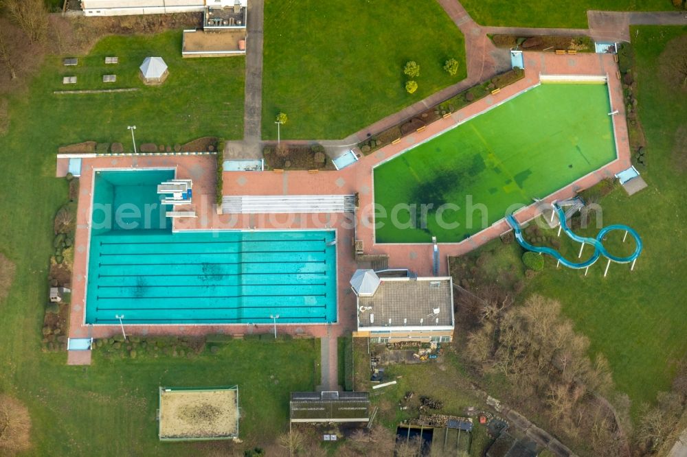 Aerial image Heiligenhaus - Swimming pool of the HeljensBad Selbecker in Heiligenhaus in the state North Rhine-Westphalia