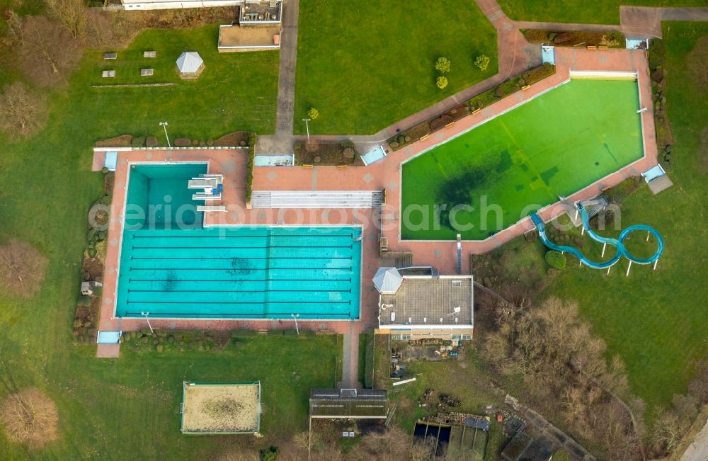 Aerial photograph Heiligenhaus - Swimming pool of the HeljensBad Selbecker in Heiligenhaus in the state North Rhine-Westphalia