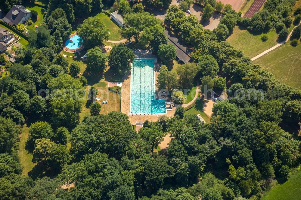 Aerial photograph Voerde (Niederrhein) - Swimming pool of the Hermann-Breymann-Bad on Allee in Voerde (Niederrhein) in the state North Rhine-Westphalia, Germany