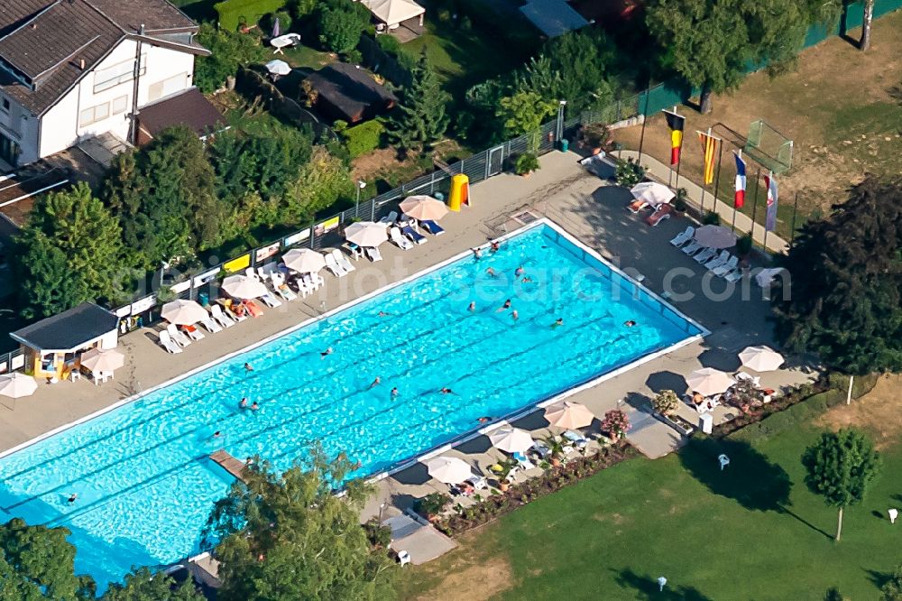 Aerial photograph Ettenheim - Swimming pool of the Hermann Jaeger Bad in Ettenheim in the state Baden-Wurttemberg, Germany