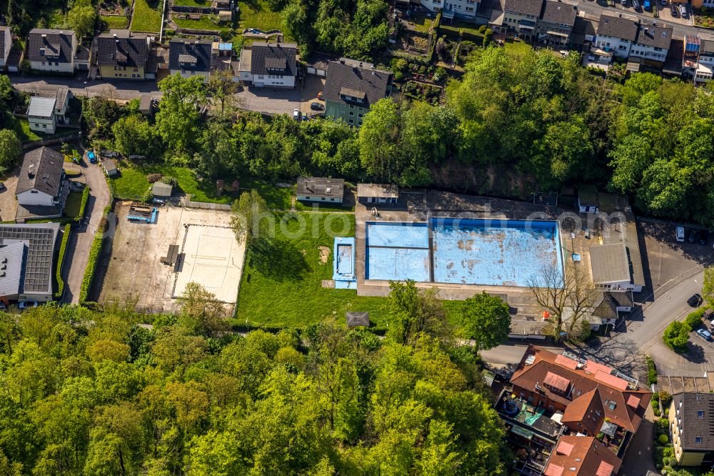 Aerial photograph Hagen - Swimming pool of the Hohenlimburger Schwimmverein e.V. on Hasselbach in the district Hohenlimburg in Hagen in the state North Rhine-Westphalia
