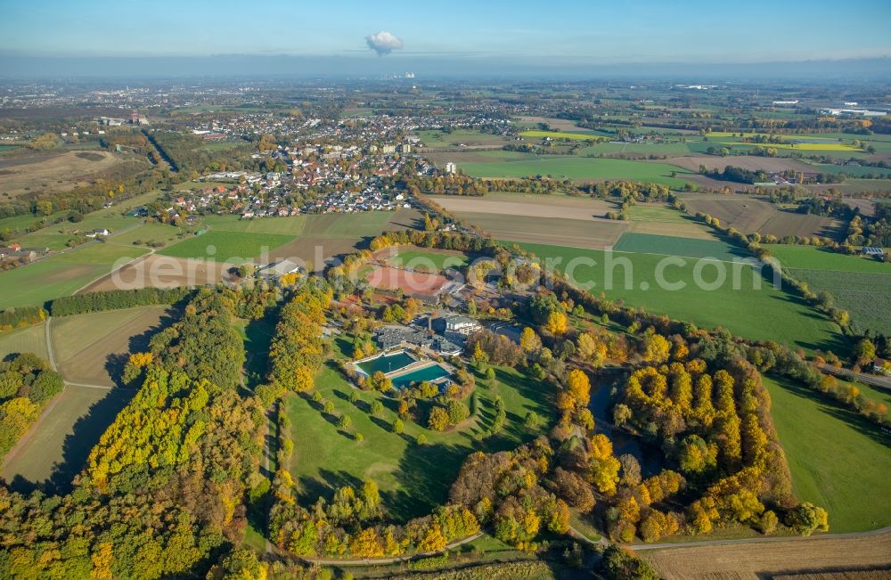 Aerial image Hamm - Open air pools and hotel compound Selbachpark in the Pelkum part of Hamm in the state of North Rhine-Westphalia