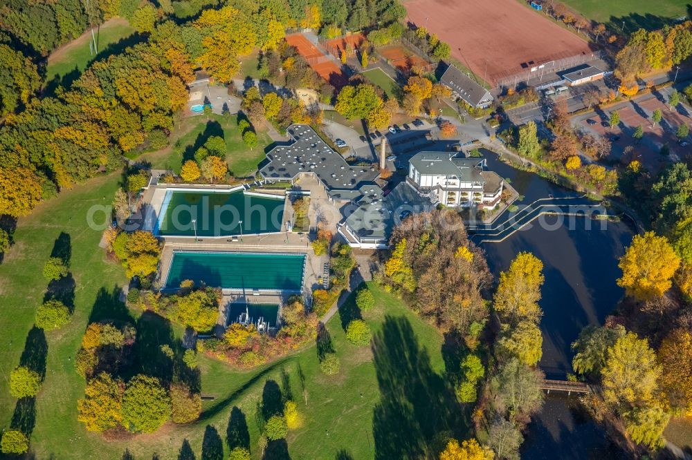 Hamm from above - Open air pools and hotel compound Selbachpark in the Pelkum part of Hamm in the state of North Rhine-Westphalia