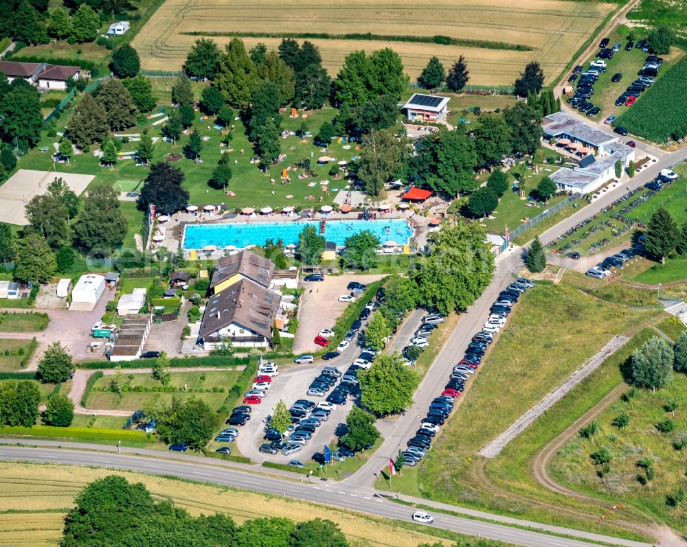 Ettenheim from the bird's eye view: Swimming pool of the Karl Hermann Jaeger Bad in Ettenheim in the state Baden-Wuerttemberg, Germany