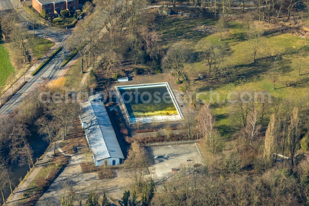 Aerial image Dinslaken - Swimming pool of the on Kirchstrasse in Dinslaken in the state North Rhine-Westphalia, Germany