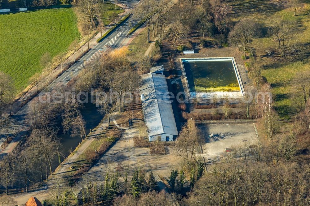 Aerial photograph Dinslaken - Swimming pool of the on Kirchstrasse in Dinslaken in the state North Rhine-Westphalia, Germany