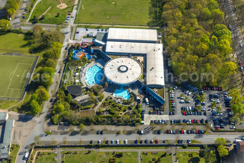 Hamm from above - Swimming pool of the Maximare Erlebnistherme Bad Hamm GmbH on street Juergen-Graef-Allee in Hamm at Ruhrgebiet in the state North Rhine-Westphalia, Germany