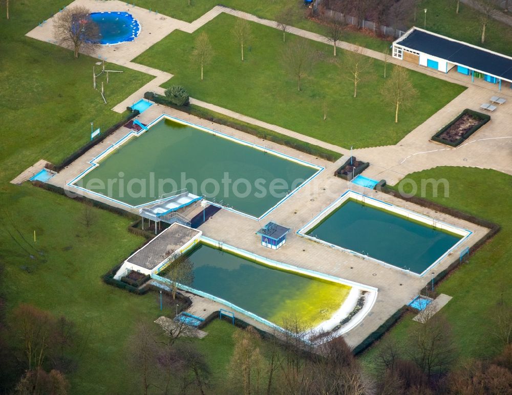 Bochum from above - Swimming pool of the Maerkische Strasse in Wattenscheid in the state North Rhine-Westphalia