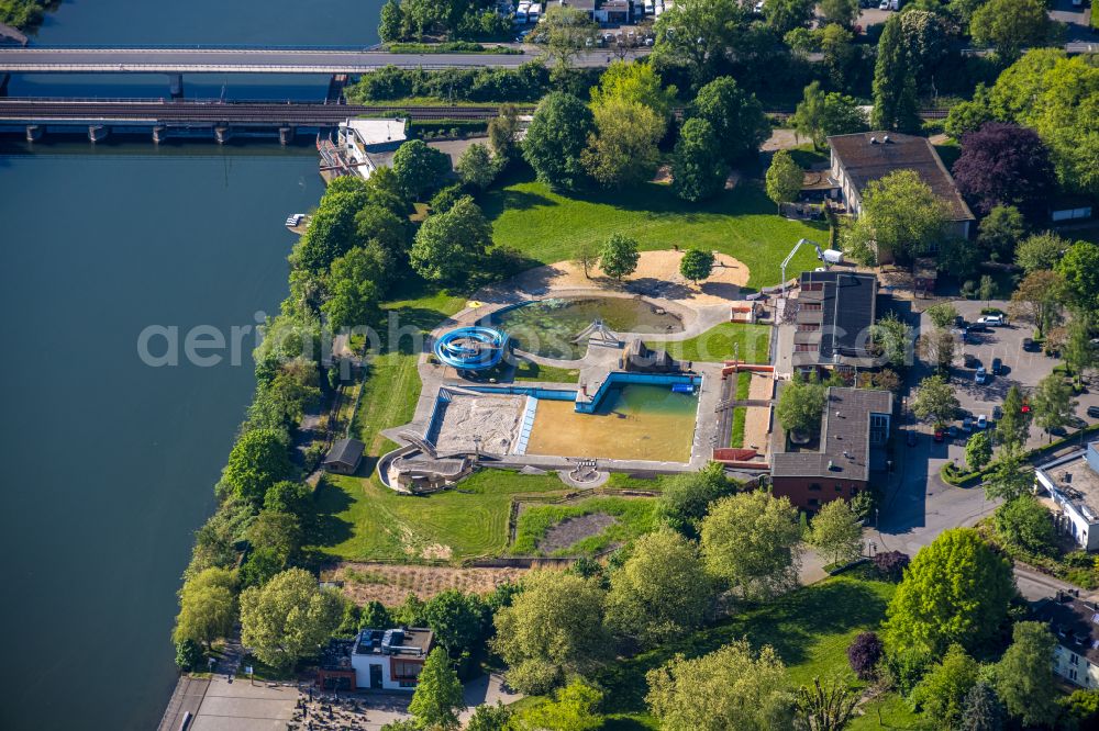 Aerial photograph Wetter (Ruhr) - Swimming pool of the Natur Freibad Wetter (Ruhr) on Gustav-Vorsteher-Strasse on Ufer of Harkortsee in Wetter (Ruhr) in the state North Rhine-Westphalia, Germany