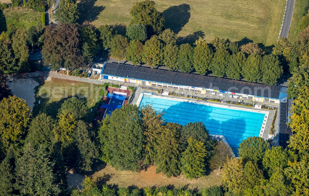 Aerial photograph Ennigerloh - Swimming pool of the Naturbad Ennigerloh on street Am Freibad in Ennigerloh Muensterland in the state North Rhine-Westphalia, Germany