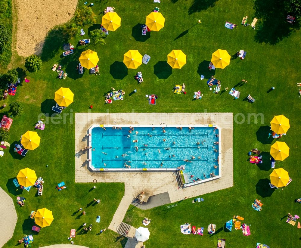 Erkrath from above - Swimming pool of the Nean dertalbad in Erkrath in the state North Rhine-Westphalia