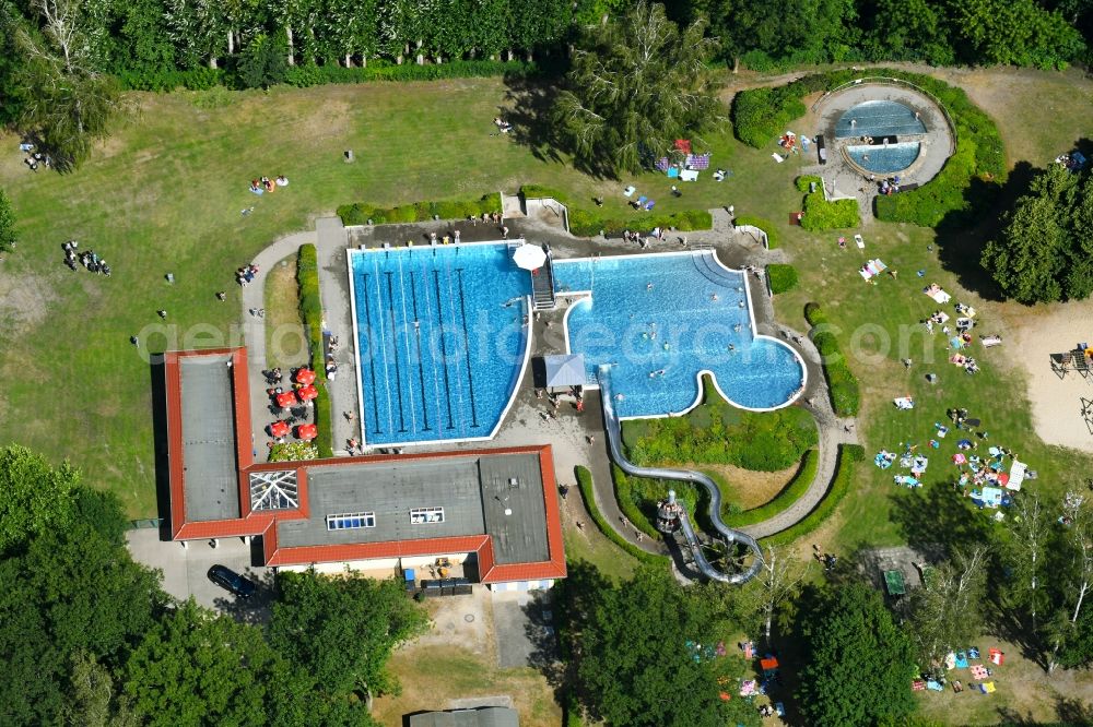 Aerial photograph Neuenhagen - Swimming pool of the Freibad Neuenhagen on Liebermannweg in Neuenhagen in the state Brandenburg, Germany