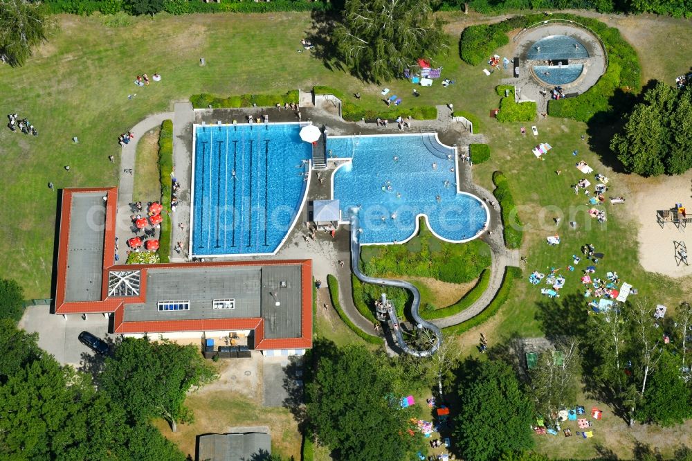 Neuenhagen from above - Swimming pool of the Freibad Neuenhagen on Liebermannweg in Neuenhagen in the state Brandenburg, Germany