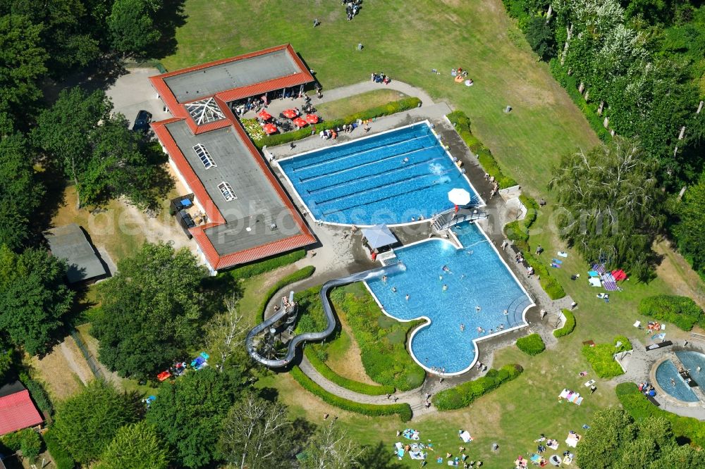 Aerial photograph Neuenhagen - Swimming pool of the Freibad Neuenhagen on Liebermannweg in Neuenhagen in the state Brandenburg, Germany