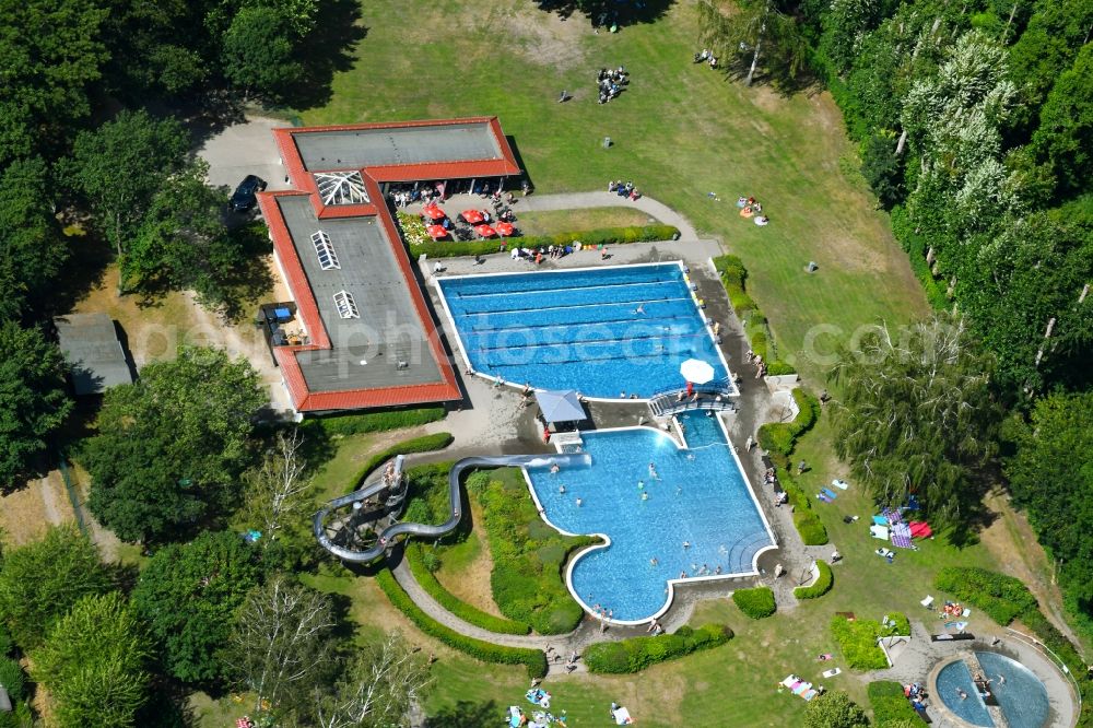 Neuenhagen from above - Swimming pool of the Freibad Neuenhagen on Liebermannweg in Neuenhagen in the state Brandenburg, Germany