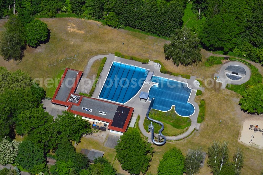 Neuenhagen from above - Swimming pool of the Freibad Neuenhagen on Liebermannweg in Neuenhagen in the state Brandenburg, Germany