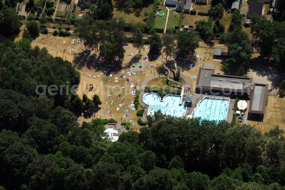 Aerial photograph Neuenhagen - Swimming pool of the Freibad Neuenhagen on Liebermannweg in Neuenhagen in the state Brandenburg, Germany