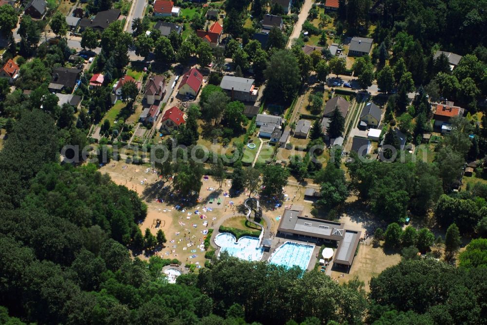 Neuenhagen from above - Swimming pool of the Freibad Neuenhagen on Liebermannweg in Neuenhagen in the state Brandenburg, Germany