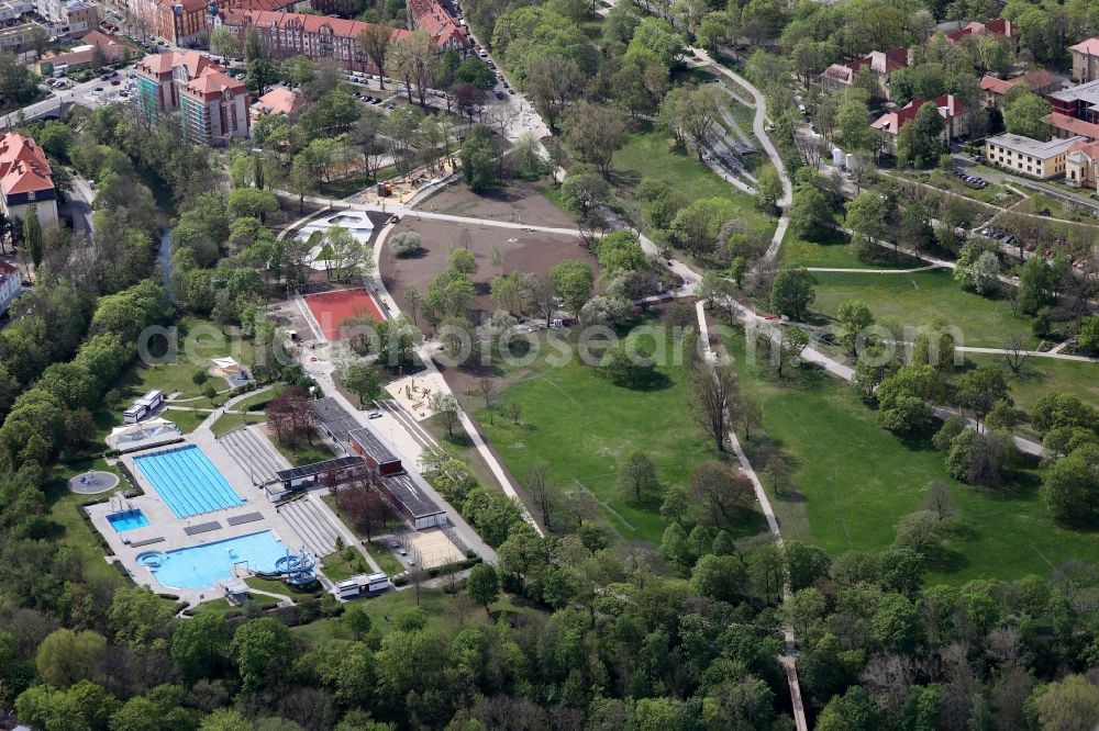 Aerial image Erfurt - Swimming pool of the Nordbad Im Nordpark in Erfurt in the state Thuringia, Germany