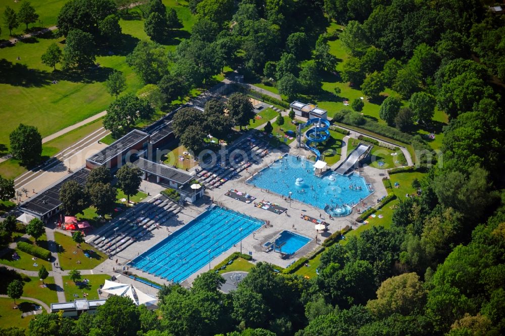 Erfurt from the bird's eye view: Swimming pool of the Nordbad Im Nordpark in Erfurt in the state Thuringia, Germany