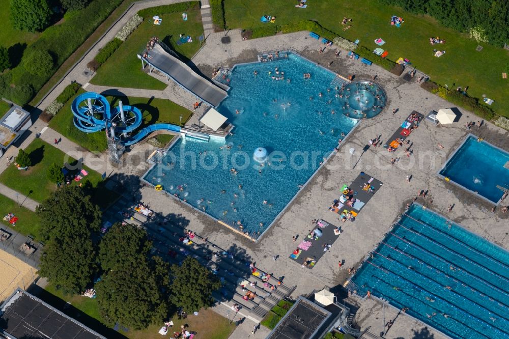 Erfurt from the bird's eye view: Swimming pool of the Nordbad Im Nordpark in Erfurt in the state Thuringia, Germany