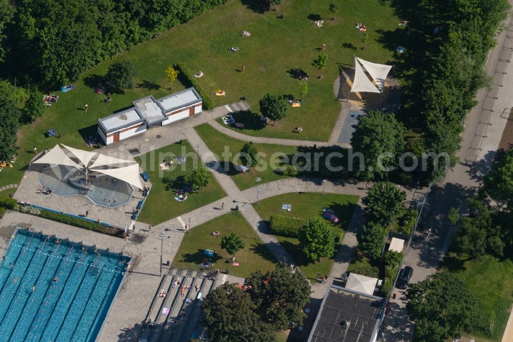 Erfurt from above - Swimming pool of the Nordbad Im Nordpark in Erfurt in the state Thuringia, Germany